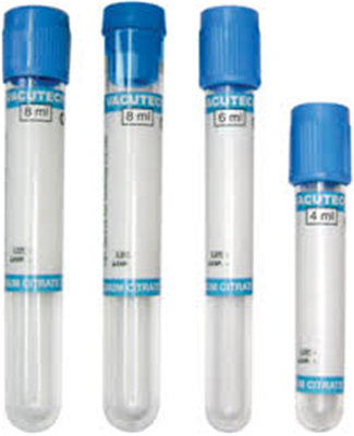 ナトリウム クエン酸塩血しょう準備の淡いブルーの上のエチレンジアミン四酢酸の血液検査の管