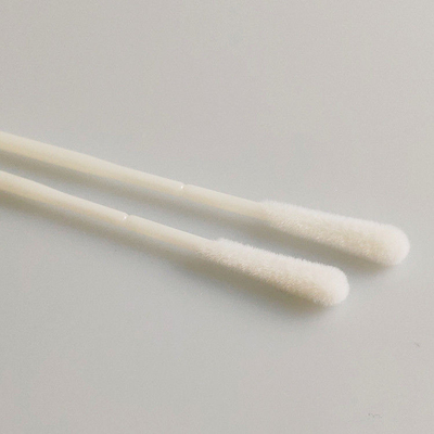 Nasopharyngealナイロン群がらせた綿棒のコレクションのキットの使い捨て可能な口頭鼻の綿棒の標本コレクションの綿棒